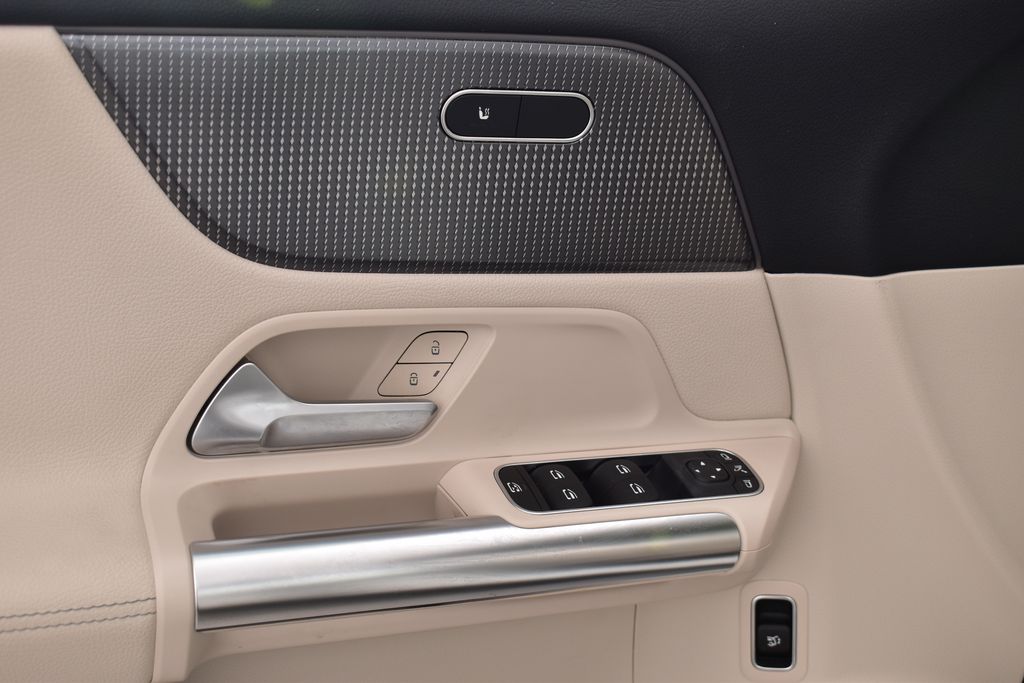 2022 Mercedes-Benz GLA 250 4MATIC 12