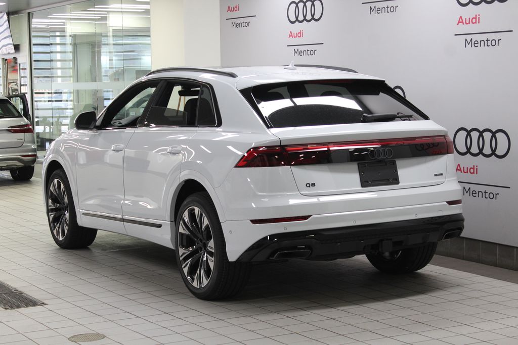 Thumbnail: 2026 Audi Q8 - 3