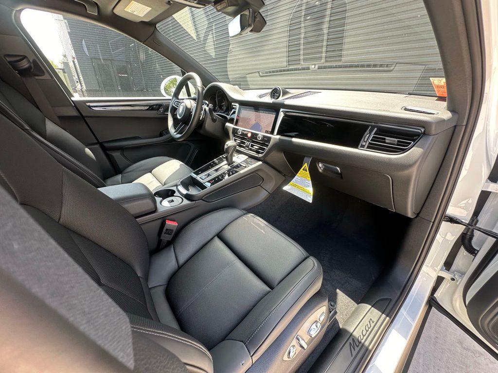 2024 Porsche Macan  31