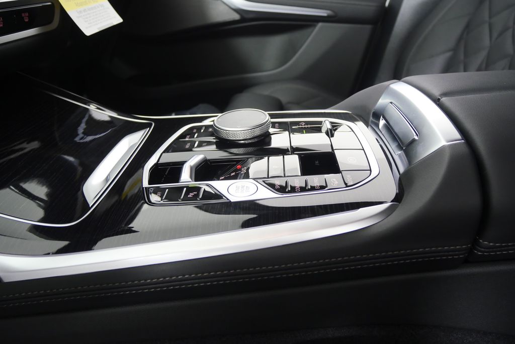 Thumbnail: 2026 BMW X7 - 24