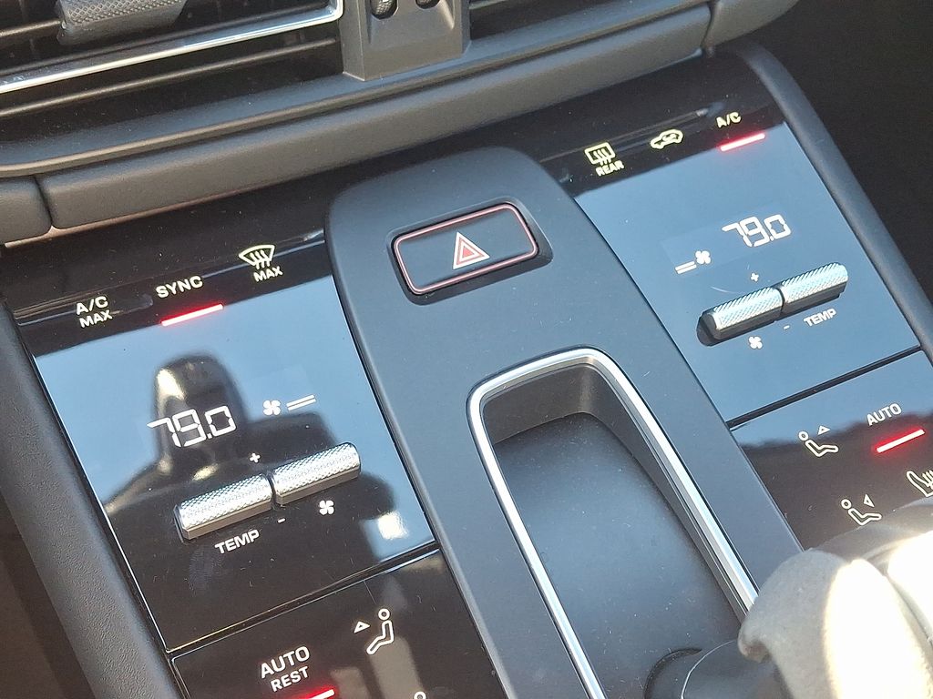 Thumbnail: 2022 Porsche Macan - 20