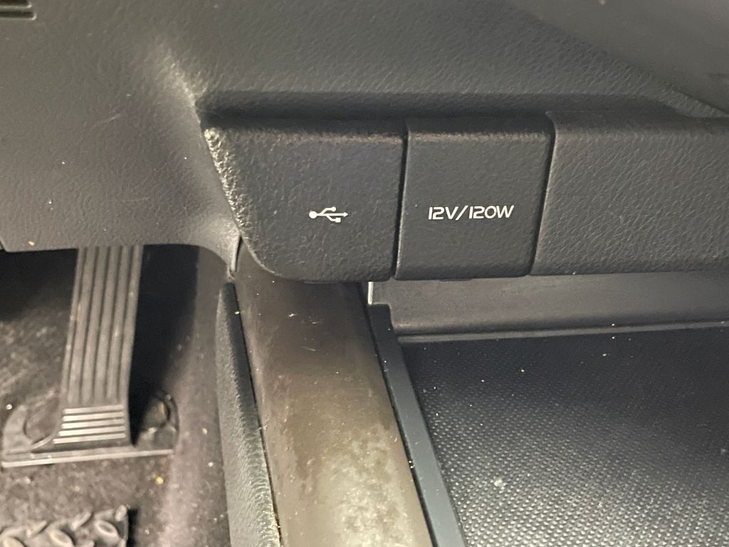 2023 Toyota Camry SE 28