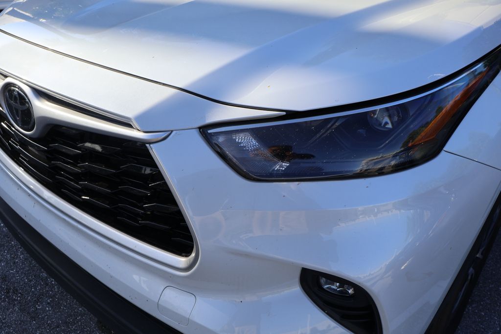 Thumbnail: 2022 Toyota Highlander - 3