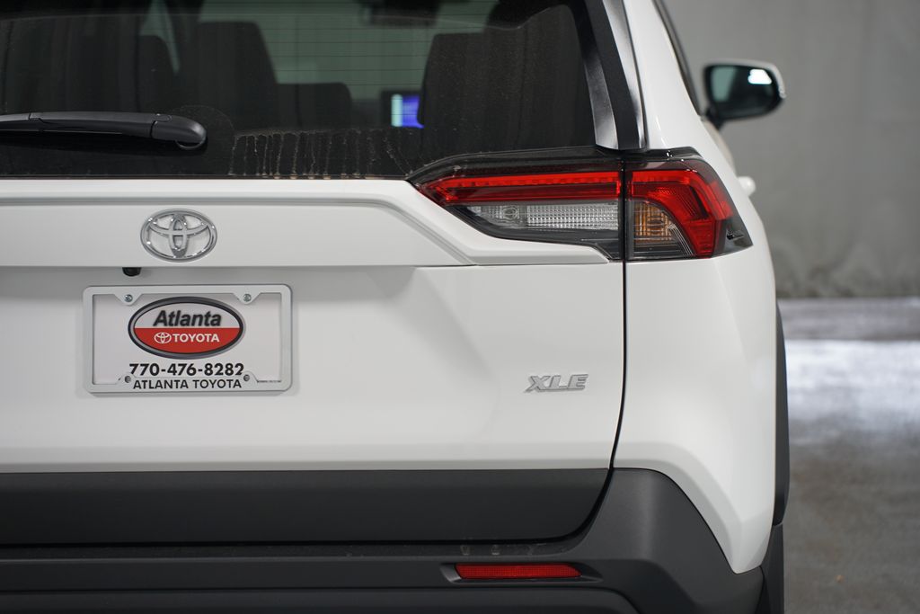 2025 Toyota RAV4 XLE 10