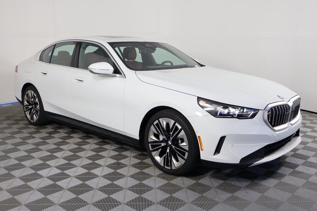 Thumbnail: 2025 BMW 5 Series - 3
