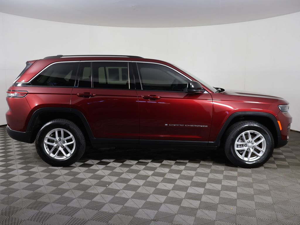 Used 2023 Red Jeep Laredo image 17