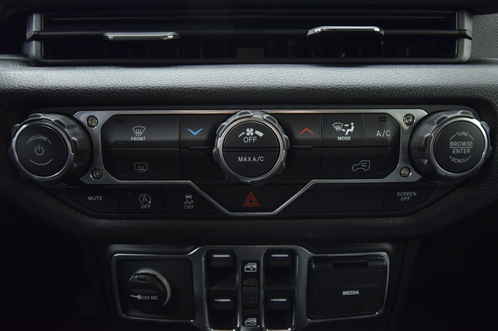 new 2026 Jeep Wrangler car, priced at $39,386