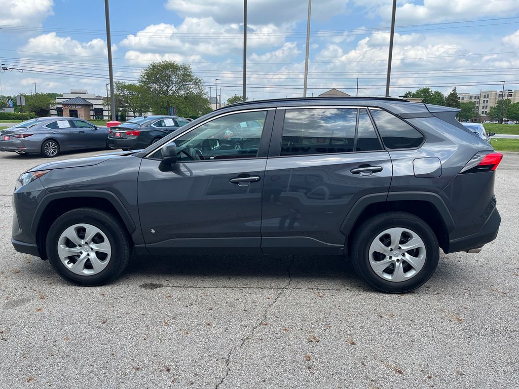2019 Toyota RAV4 LE photo