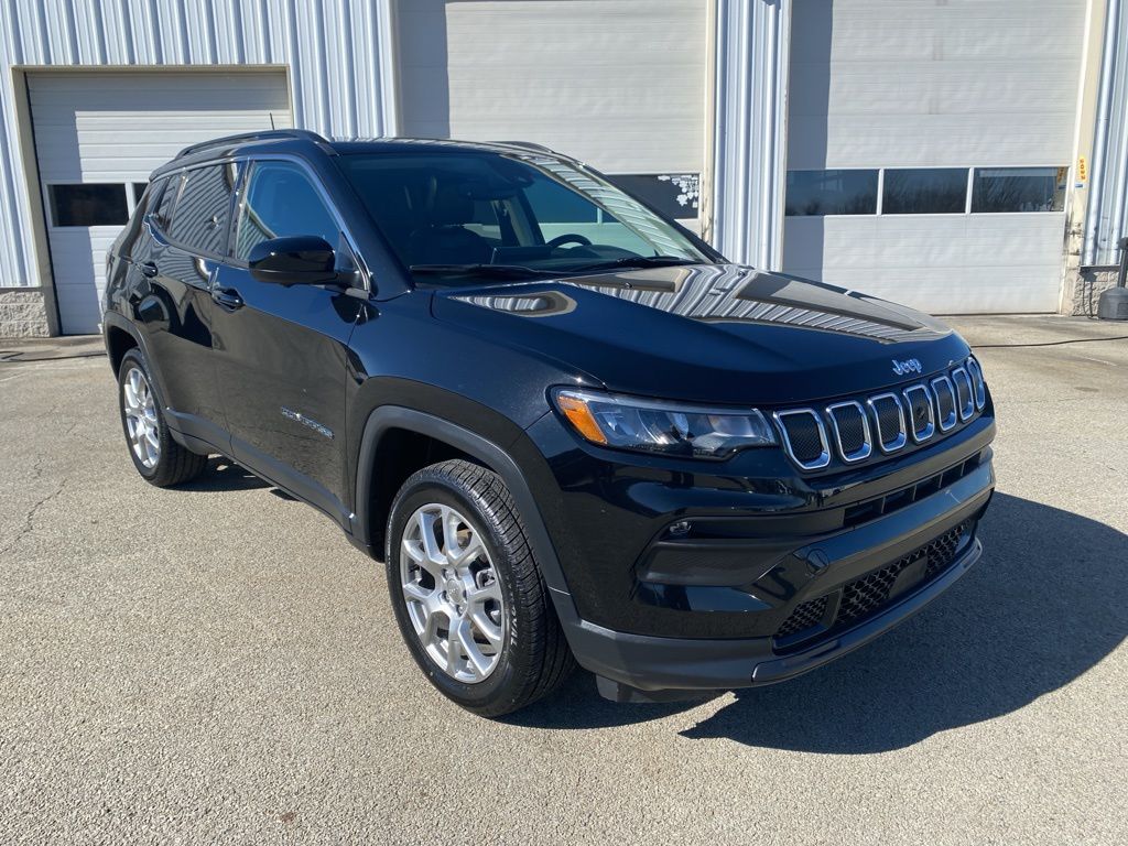 2022 Jeep Compass Latitude Lux 4WD