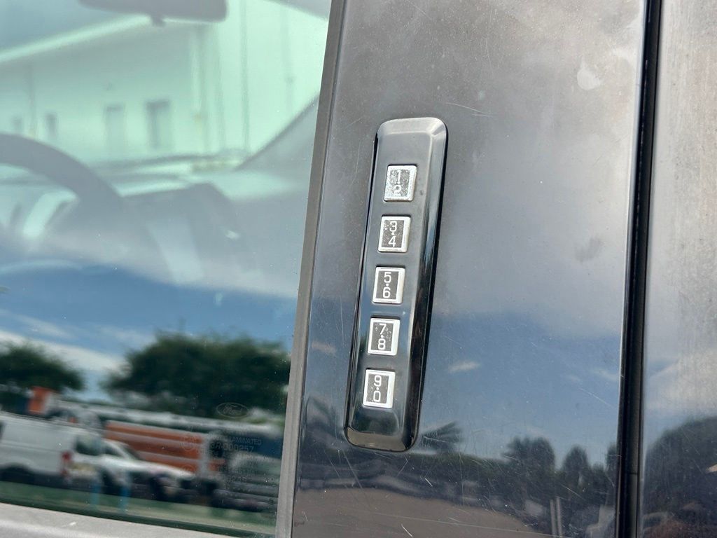 Used 2018 Gray Ford XLT image 17