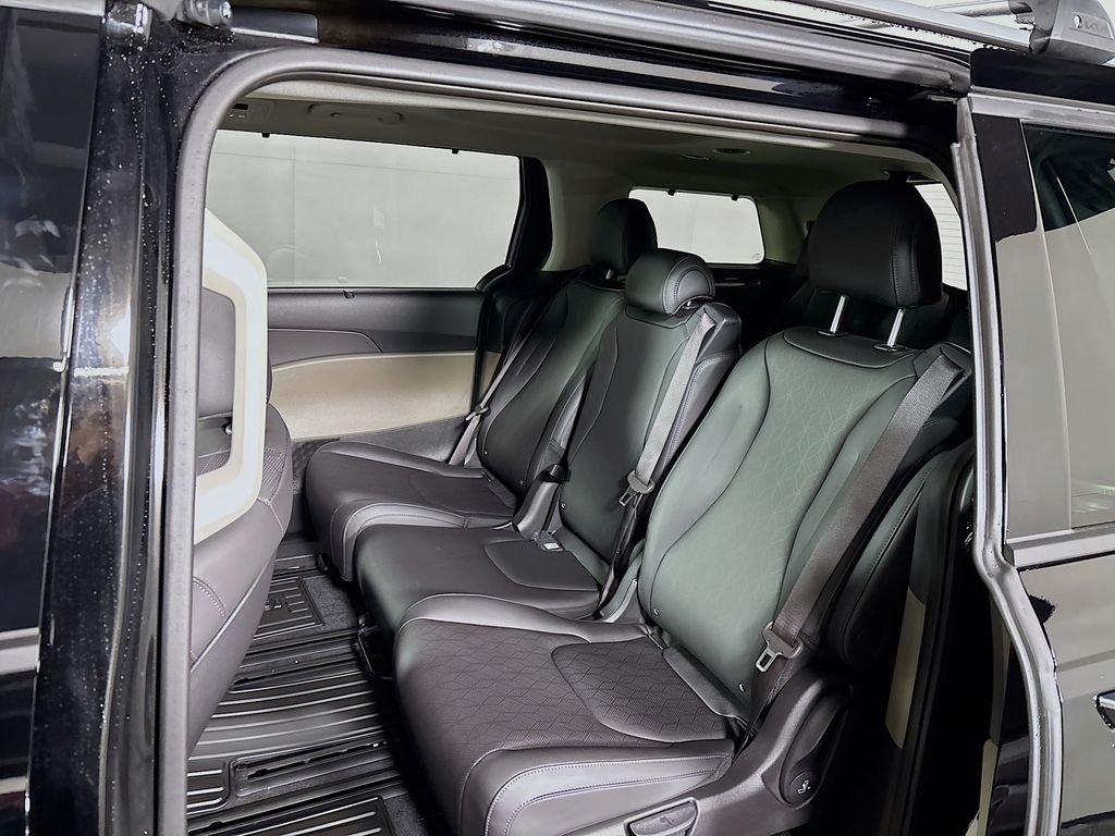 2025 Kia Carnival Hybrid SX