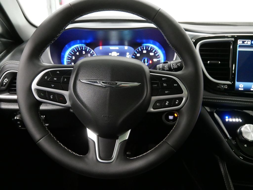 Used 2026 Chrysler Pacifica Van