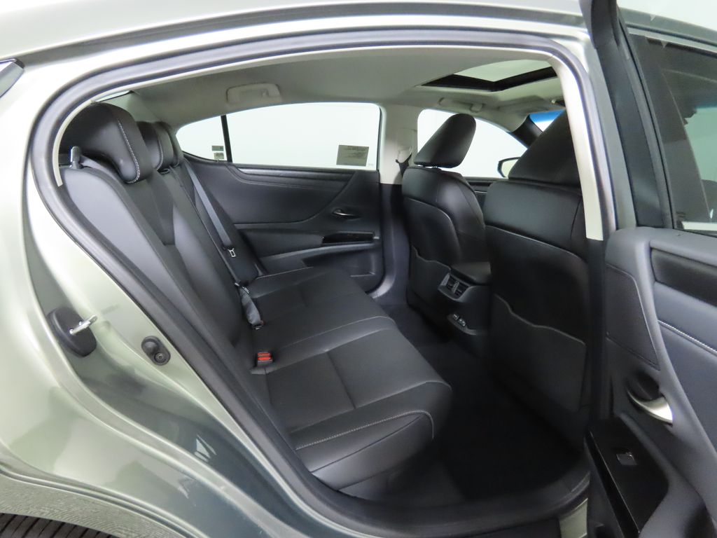 2025 Lexus ES Hybrid 300h 23