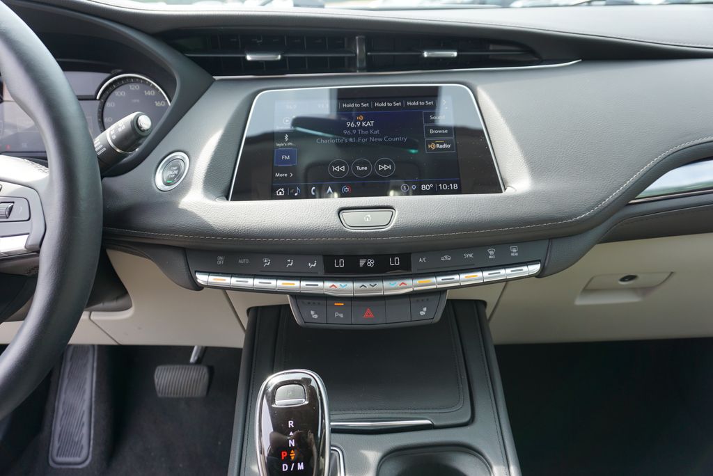 Thumbnail: 2022 Cadillac XT4 - 31