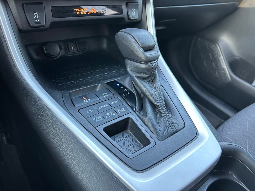 Thumbnail: 2021 Toyota RAV4 - 27