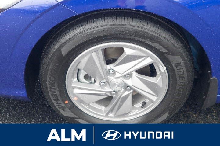 2025 Hyundai Elantra SE photo 9