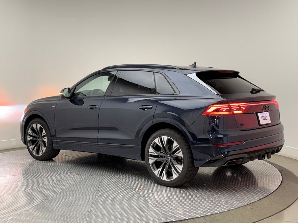 Thumbnail: 2026 Audi Q8 - 6