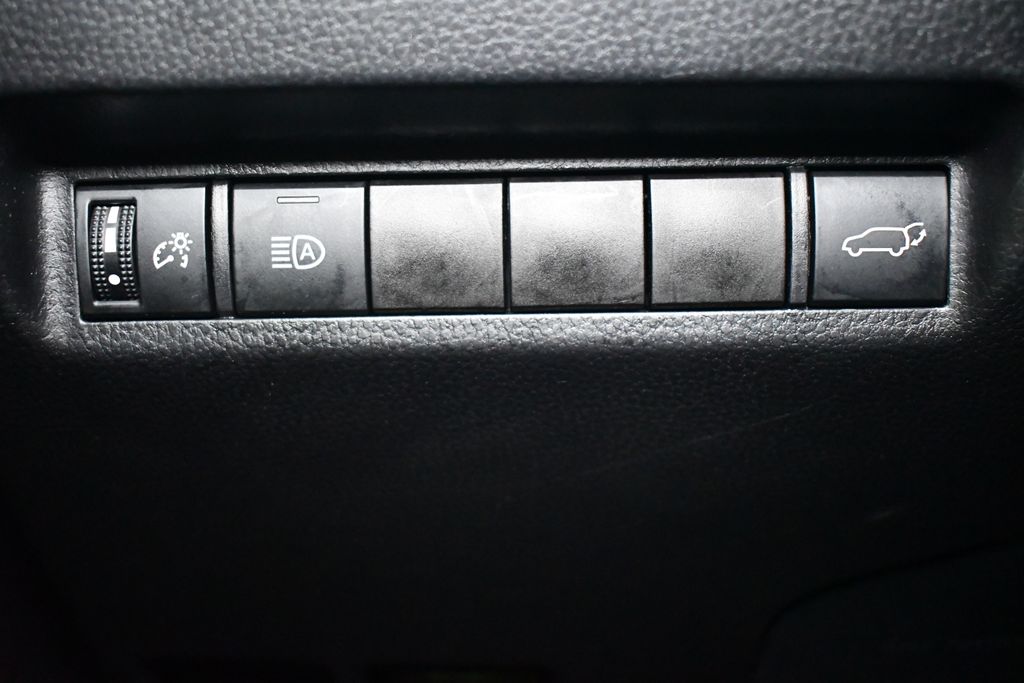 Thumbnail: 2021 Toyota RAV4 - 22