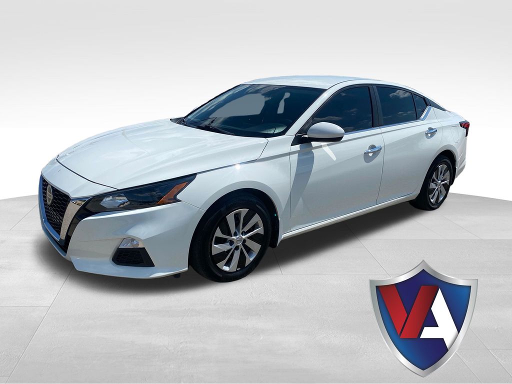 Glacier White 2022 Nissan Altima Sedan Front-Wheel Drive Continuously Variable Transmission