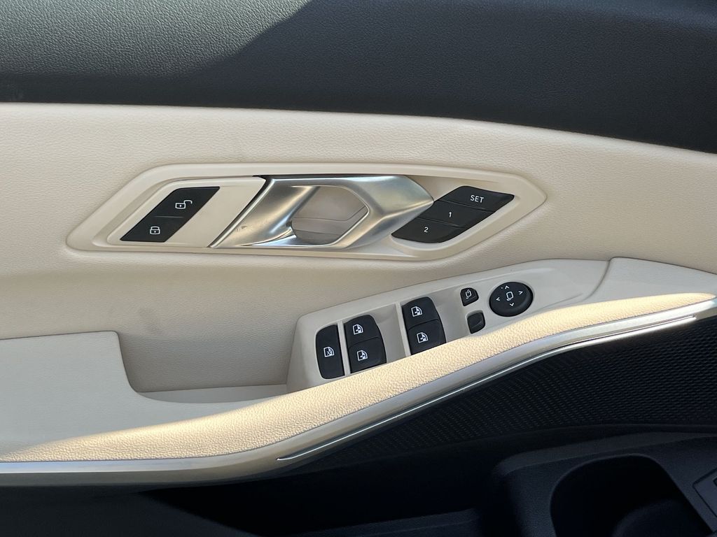 Thumbnail: 2025 BMW 3 Series - 13