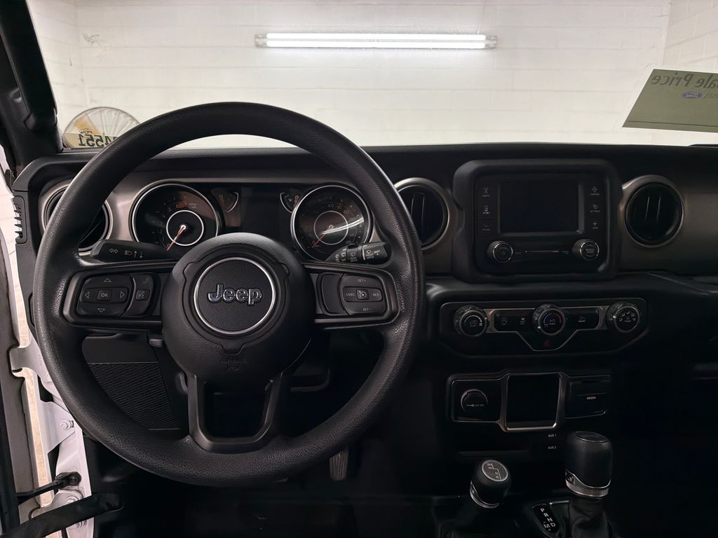 Certified Used 2021 White Jeep Unlimited Willys image 9
