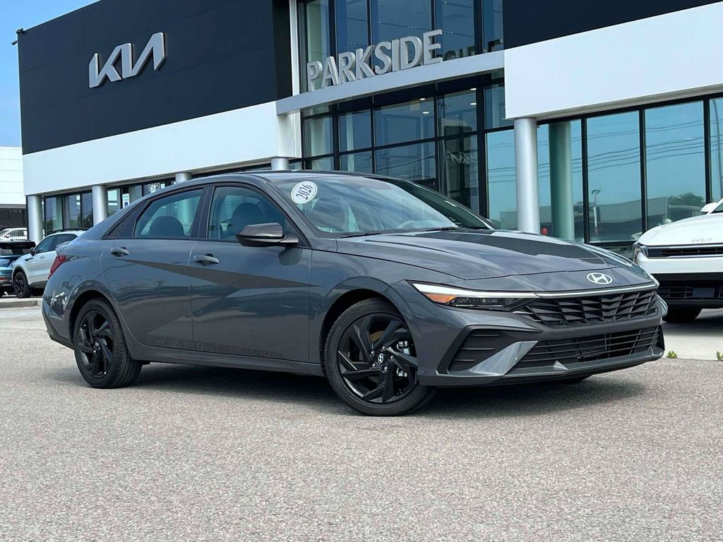 Gray 2026 Hyundai Elantra Sedan Front-Wheel Drive Continuously Variable Transmission