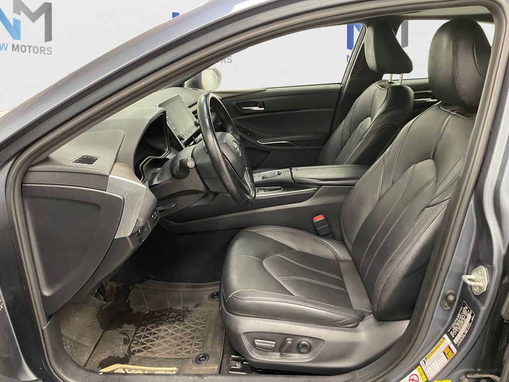 View vehicle photo 7