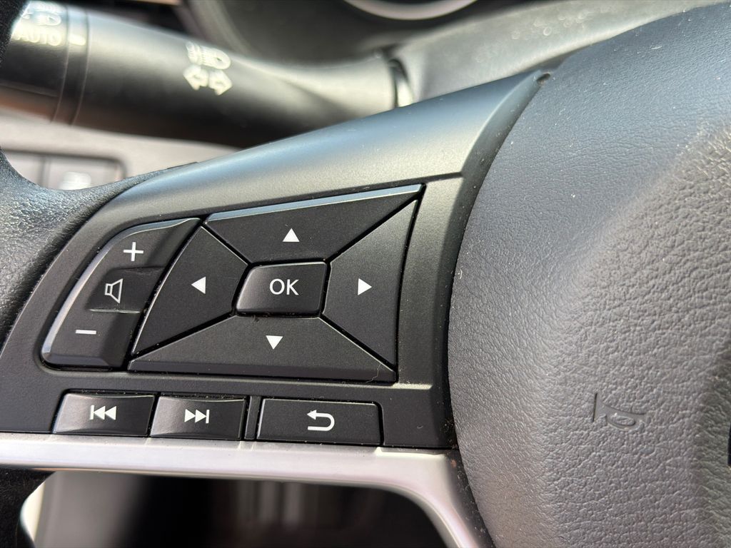 Used 2025 White Nissan 2.5 SV image 19