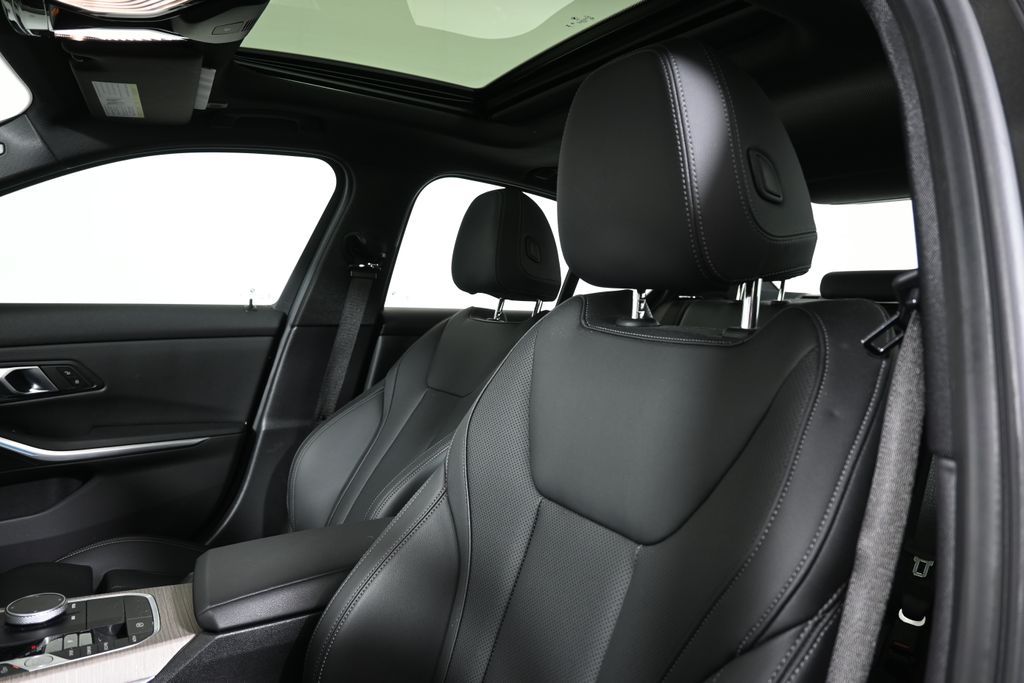 Thumbnail: 2025 BMW 3 Series - 4