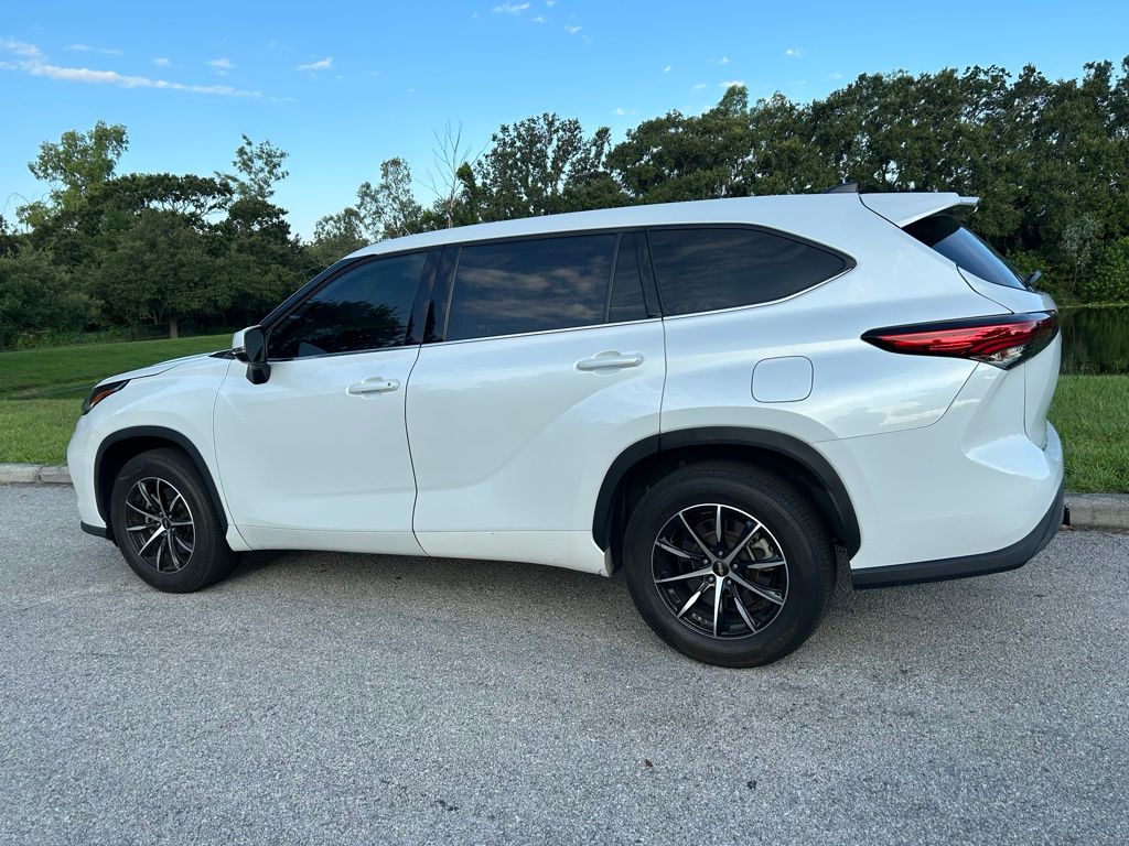 Thumbnail: 2022 Toyota Highlander - 3
