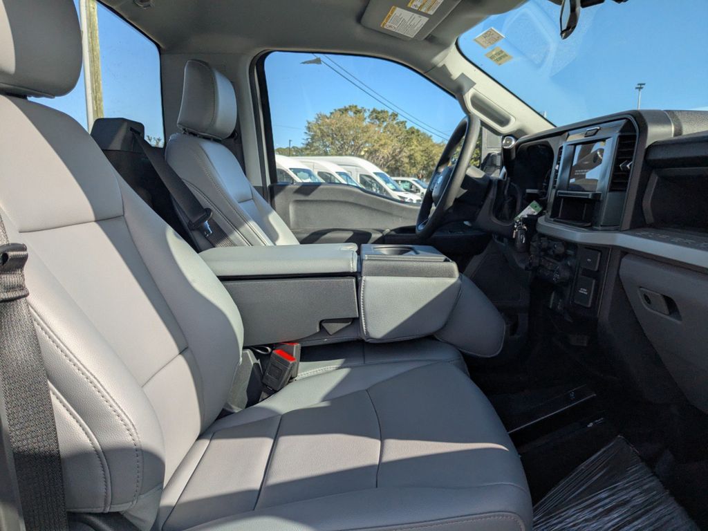 2025 Ford F-550 Chassis XL
