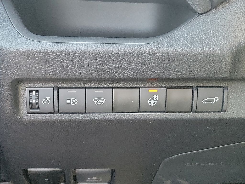2025 Toyota RAV4 XLE 17