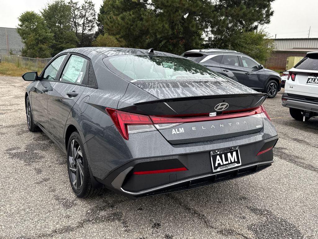 2025 Hyundai Elantra Hybrid SEL Sport photo 3