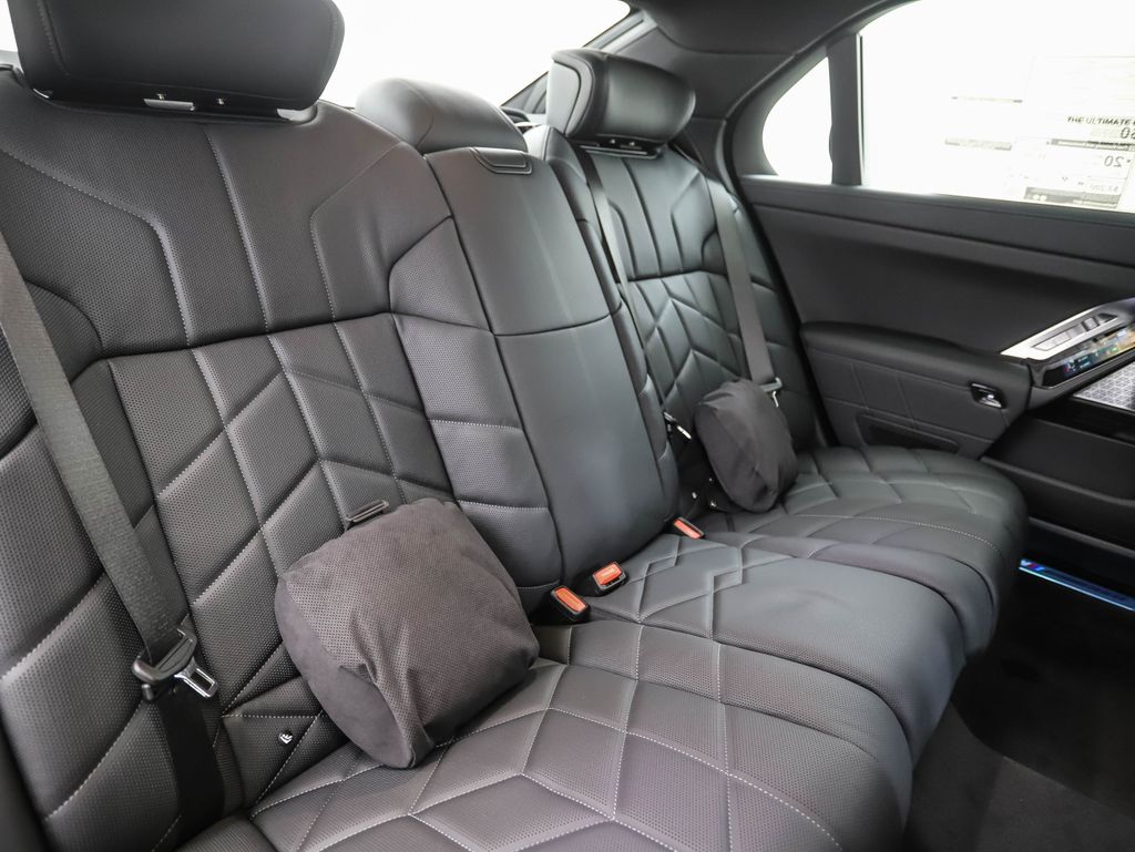 Thumbnail: 2025 BMW 7 Series - 29