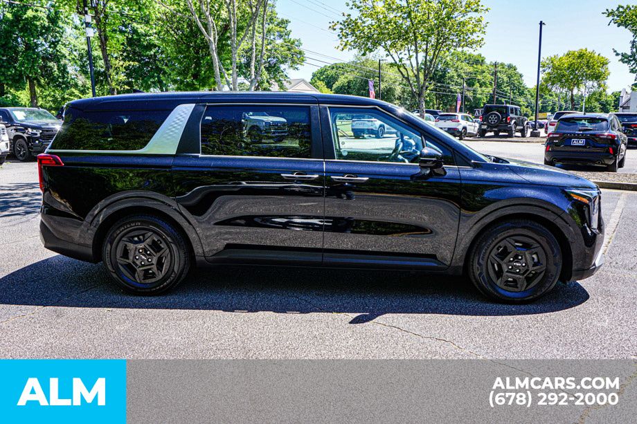Used 2025 Black Kia LXS image 9