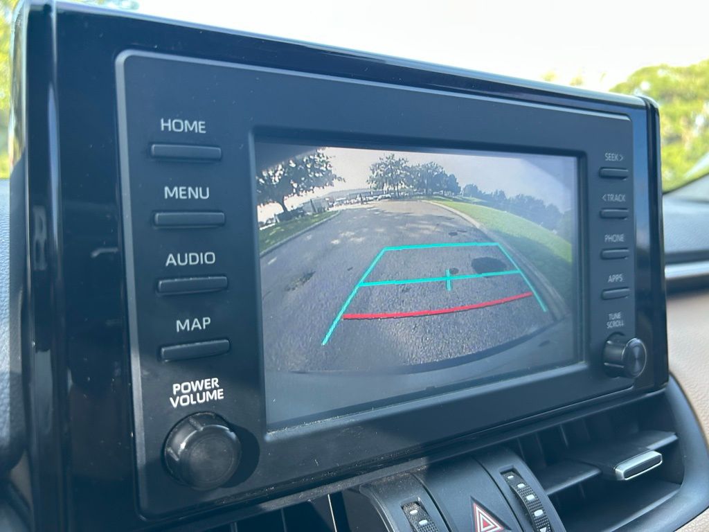2019 Toyota RAV4 XLE Premium 18
