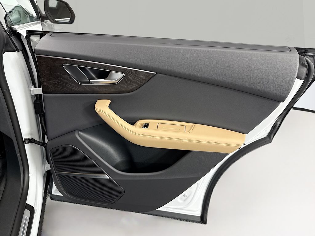 Thumbnail: 2026 Audi Q8 - 27