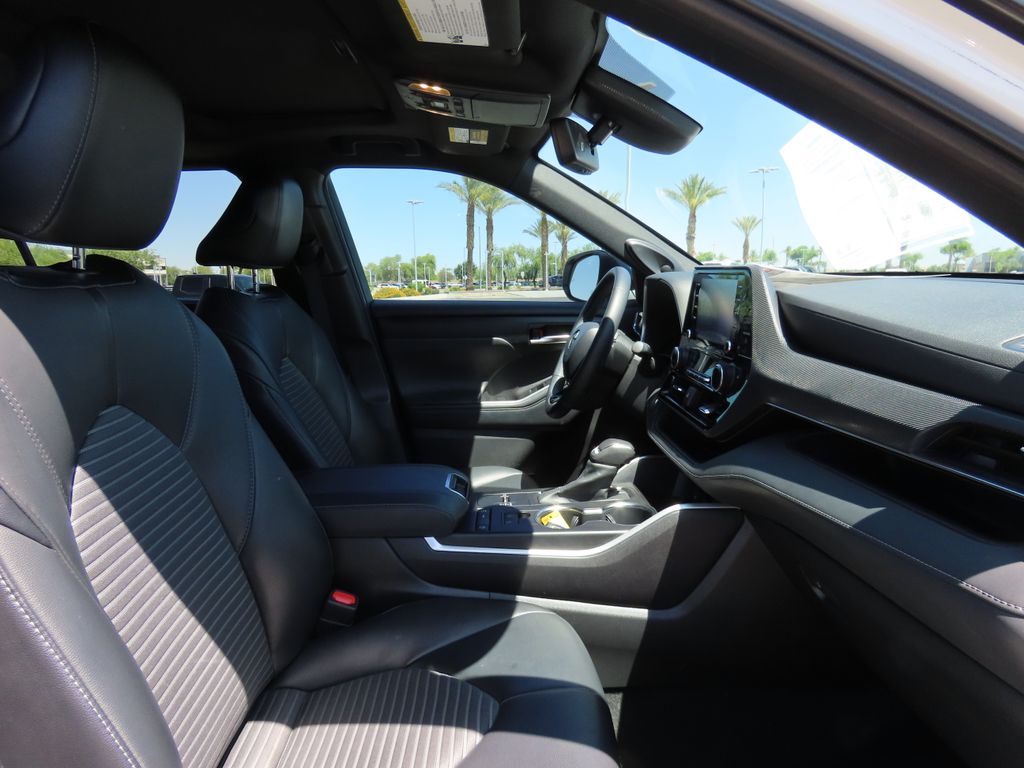 2021 Toyota Highlander XSE 19