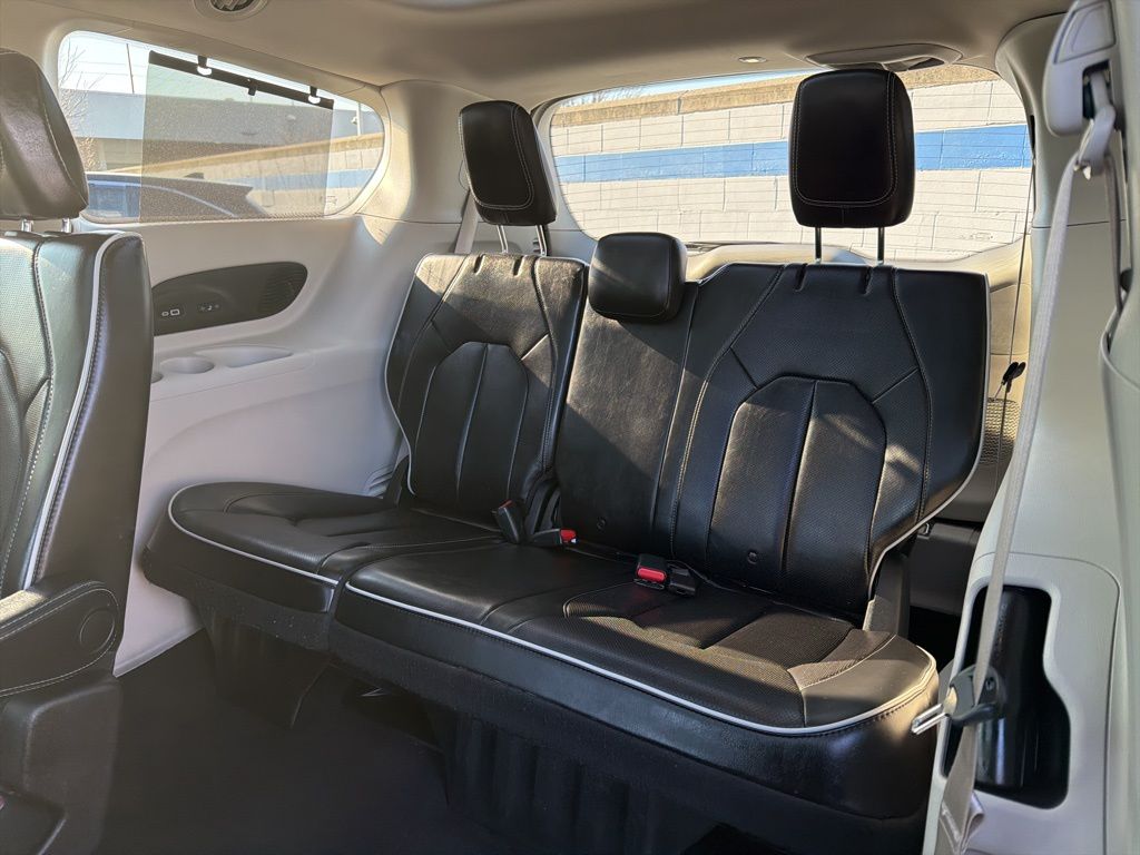 Thumbnail: 2021 Chrysler Pacifica - 22