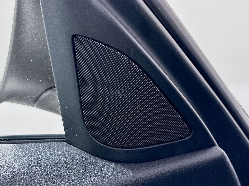 Thumbnail: 2016 BMW 3 Series - 18