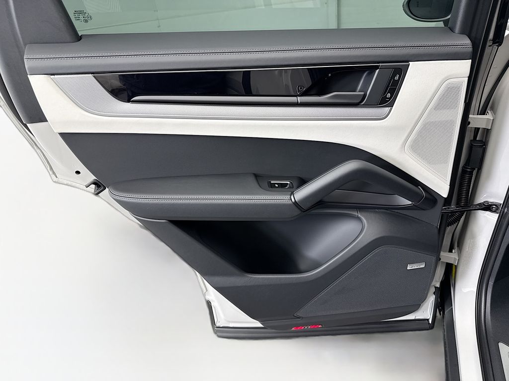 Thumbnail: 2026 Porsche Cayenne - 27