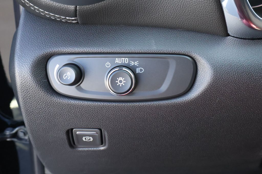 Thumbnail: 2025 Chevrolet Blazer - 19