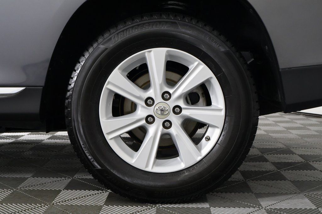 Thumbnail: 2012 Toyota Highlander - 17