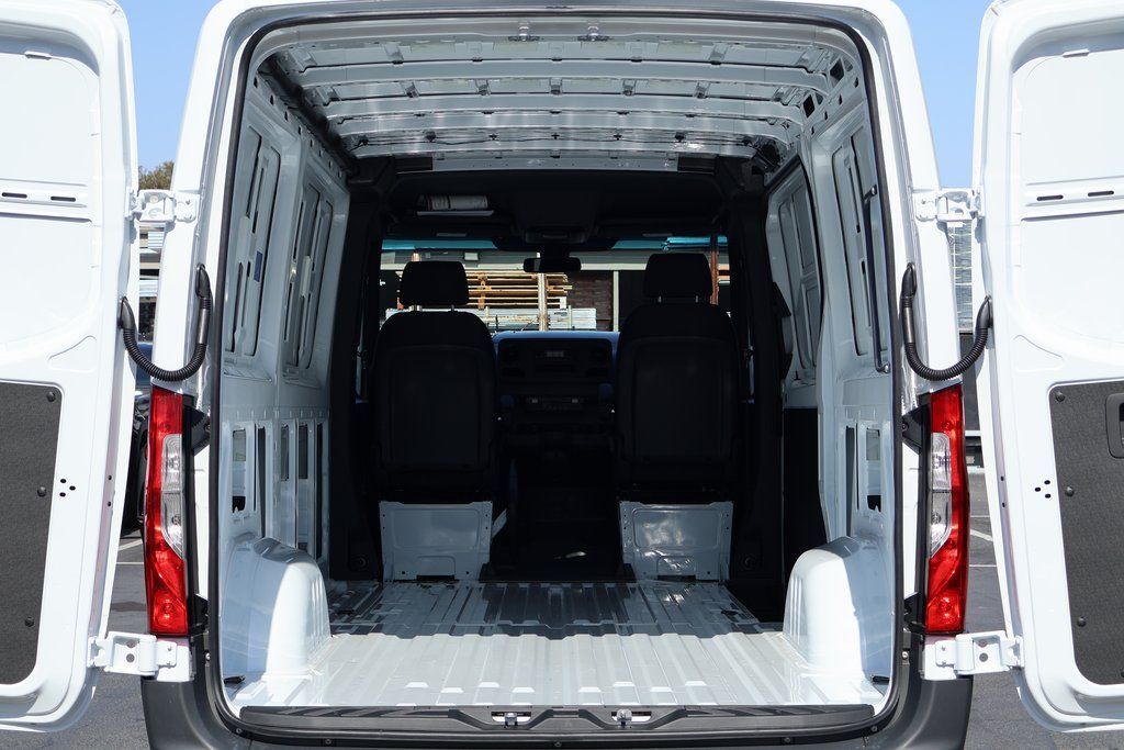 Thumbnail: 2025 Mercedes-Benz Sprinter - 8