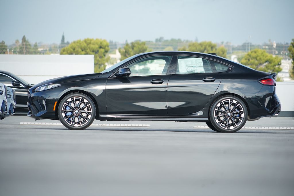 Thumbnail: 2026 BMW 2 Series - 4