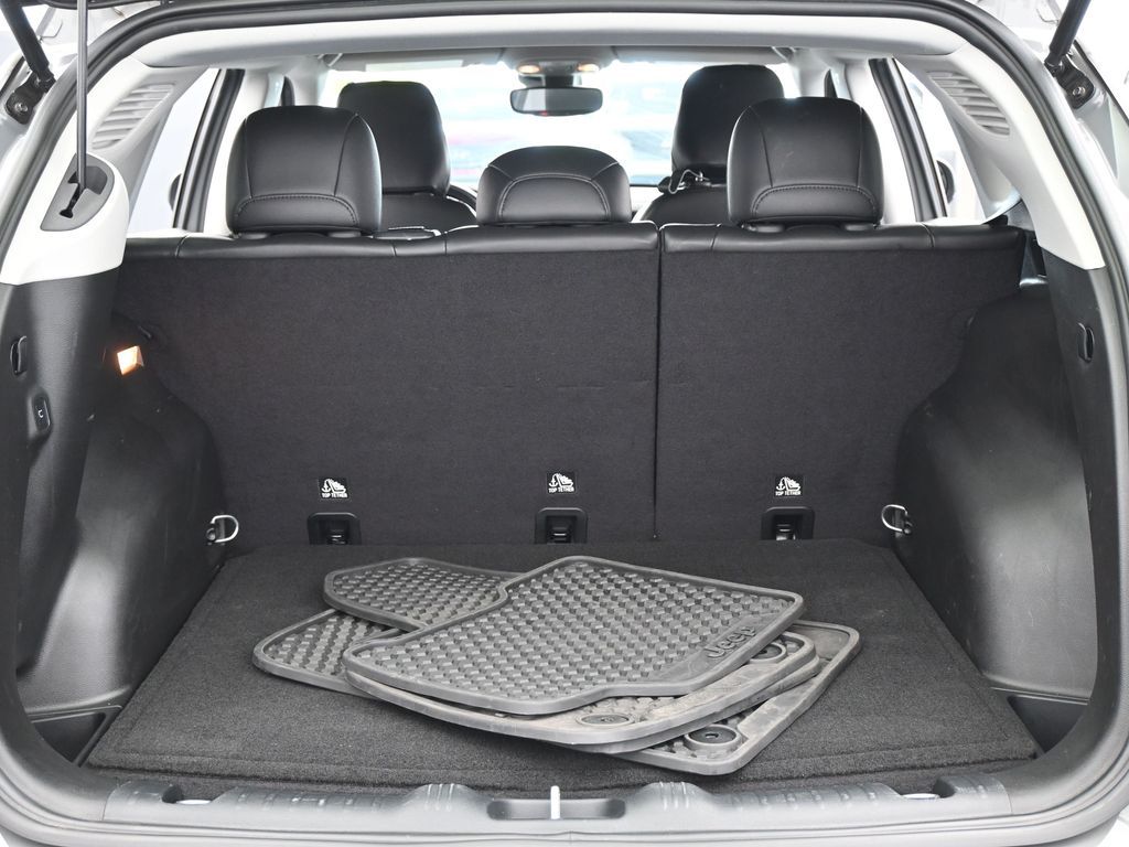 Used 2022 Sting-Gray Clearcoat Jeep Trailhawk image 31