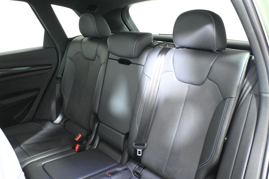 Thumbnail: 2022 Audi SQ5 - 4