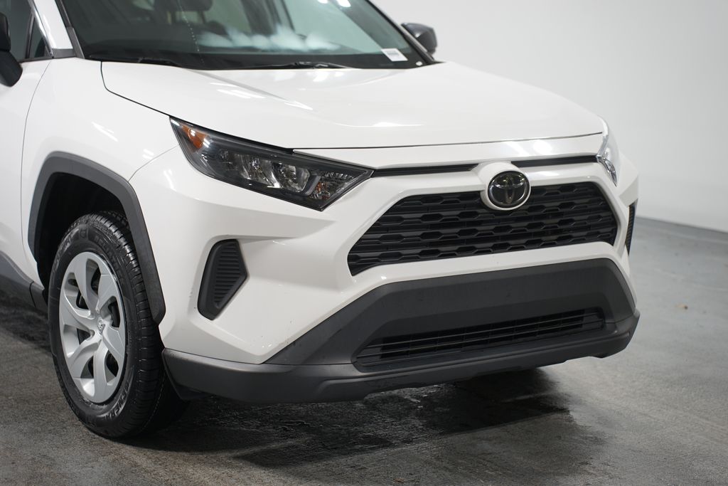 2020 Toyota RAV4 LE 4