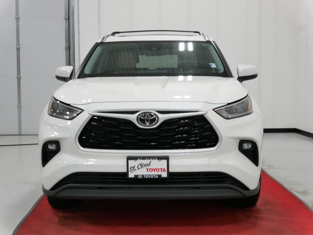 Used 2020 Toyota Highlander XLE with VIN 5TDGZRBH8LS002978 for sale in Waite Park, Minnesota
