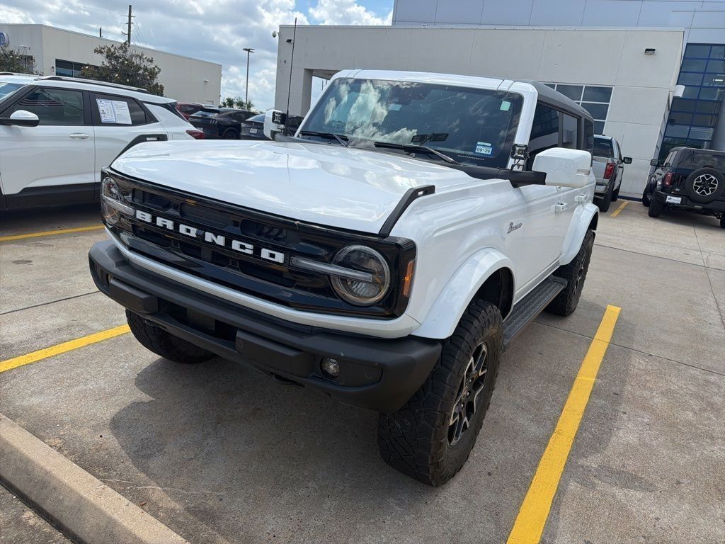 Oxford White 2023 Ford Bronco Outer Banks Advanced 4-Door 4WD SUV / Crossover Four-Wheel Drive Automatic
